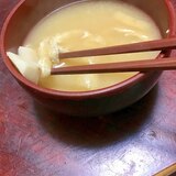 里芋と油揚げの酒粕入り味噌汁。